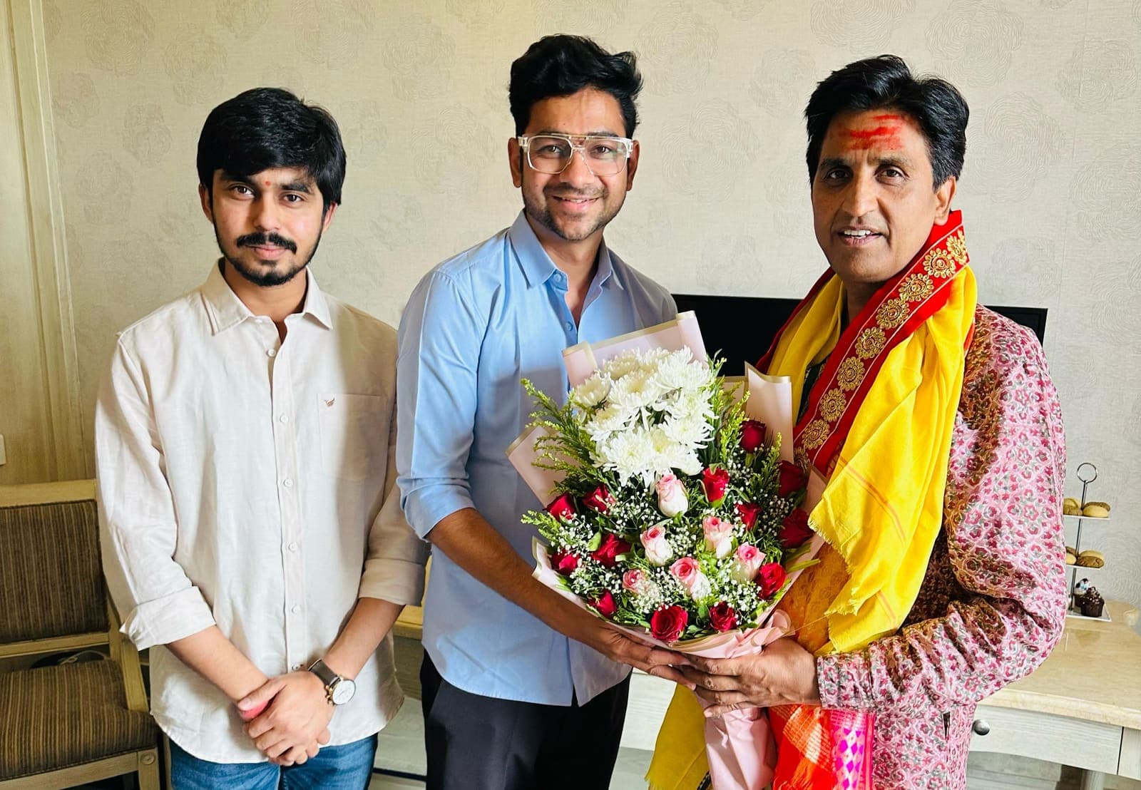 Adarsh at the Kumar Vishwas Kavi Sammelan event
